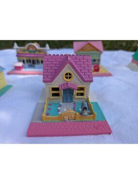 Polly Pocket Vintage 1993 Cozy Cottage Bluebird Pollyville House Only No Dolls